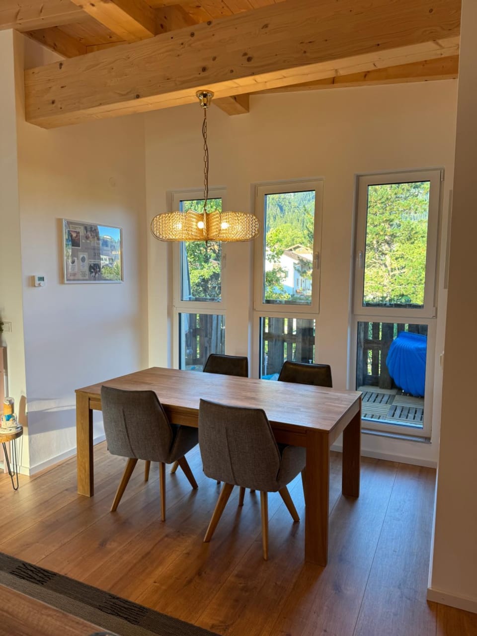 Seating area, Dining area