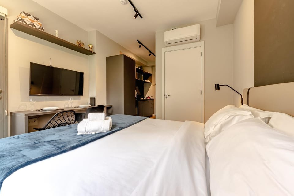Bed, air conditioner