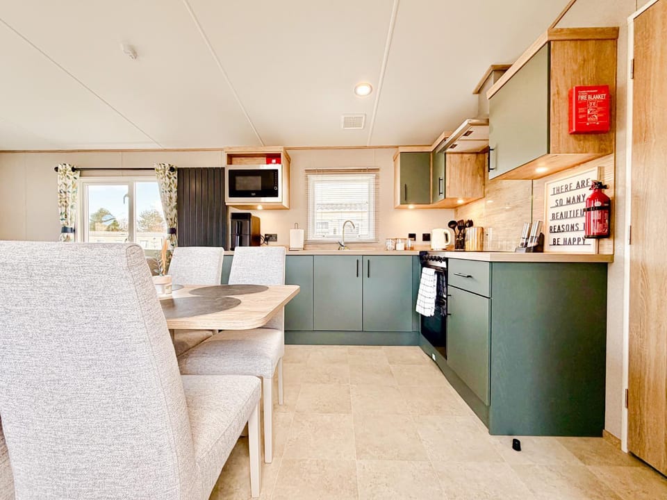 Kitchen or kitchenette, Dining area, kitchen, kitchen