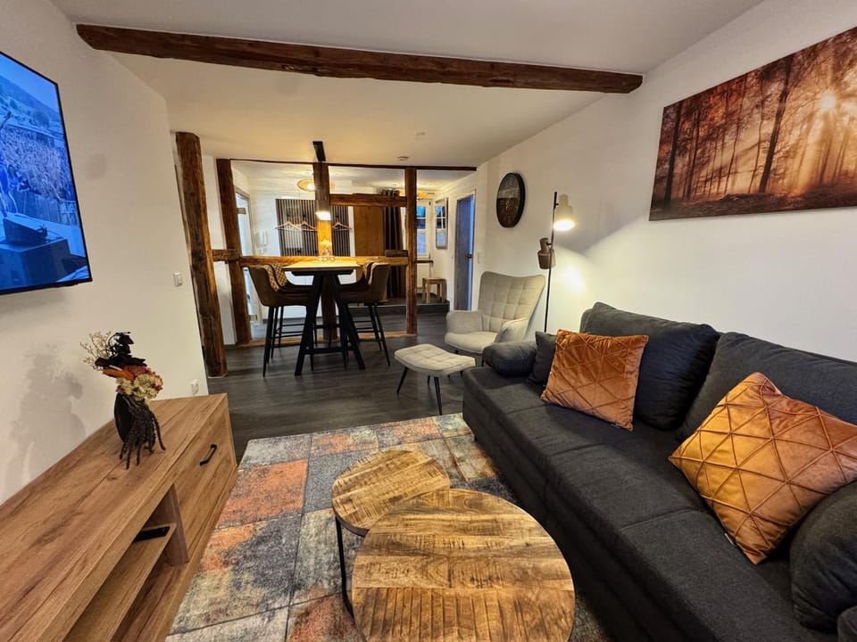 TV and multimedia, Living room, Seating area, Dining area