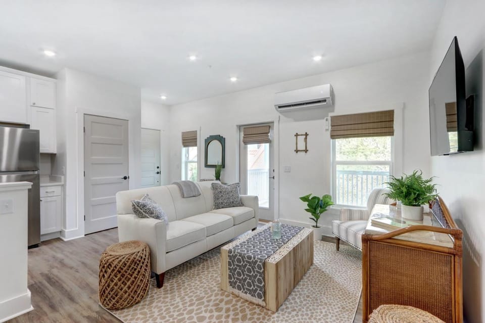 Village on The Bluff: On Top of Thunderbolt by Lucky Savannah House in Savannah