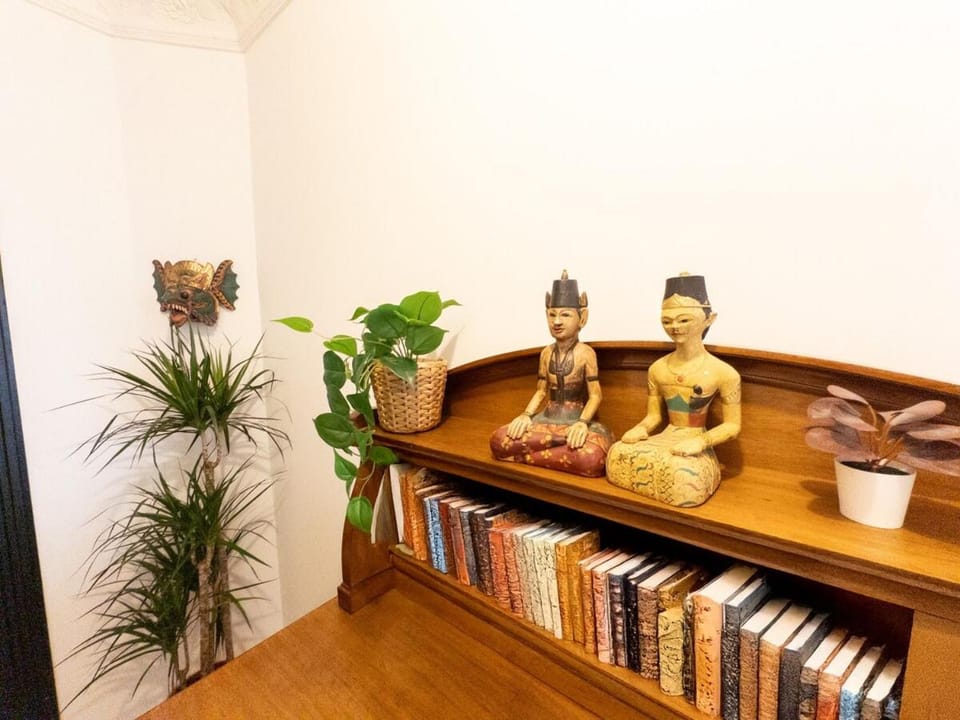 Library, Decorative detail