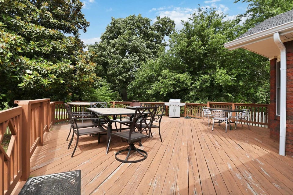 Niagara Retreat in the Heart of NWA House in Springdale