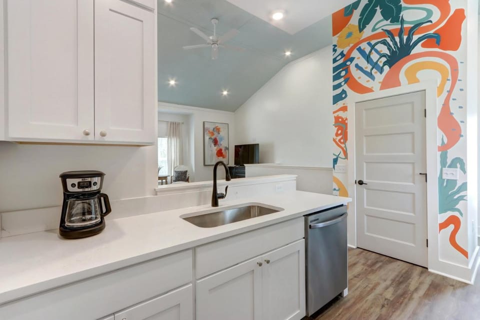 Village on The Bluff: My Sunny Day by Lucky Savannah House in Savannah