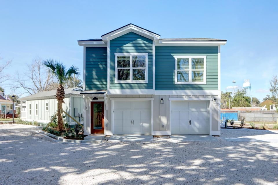 Village on The Bluff: My Sunny Day by Lucky Savannah House in Savannah