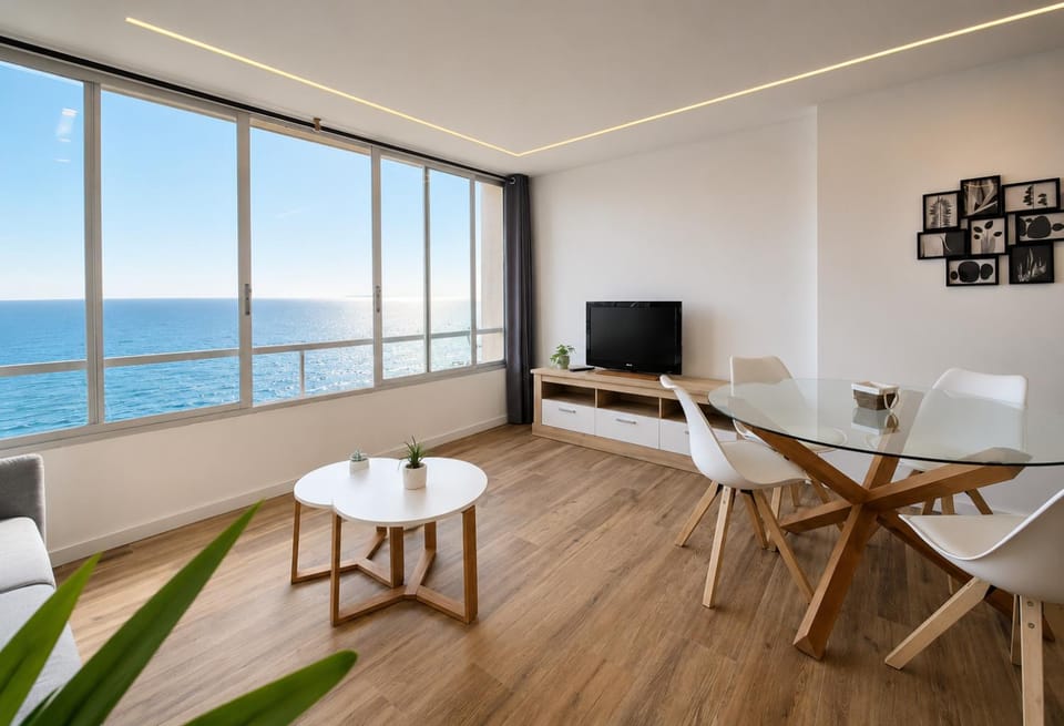 Communal lounge/ TV room, Natural landscape, TV and multimedia, Balcony/Terrace, Living room, Seating area, Dining area, Sea view