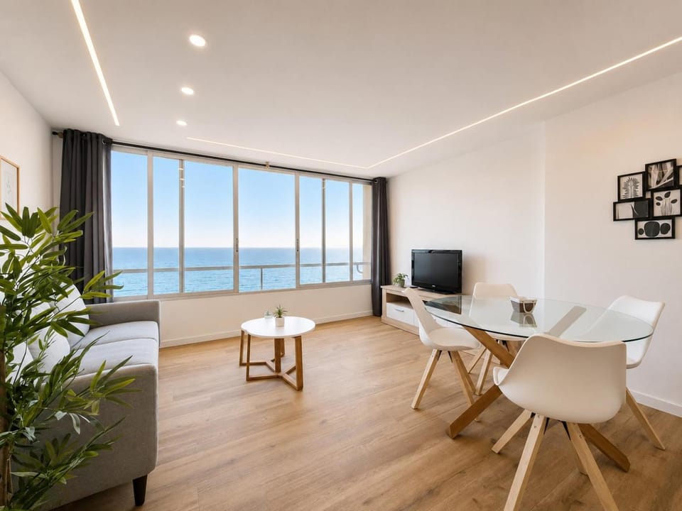 Communal lounge/ TV room, Natural landscape, TV and multimedia, Living room, Seating area, Dining area, Sea view
