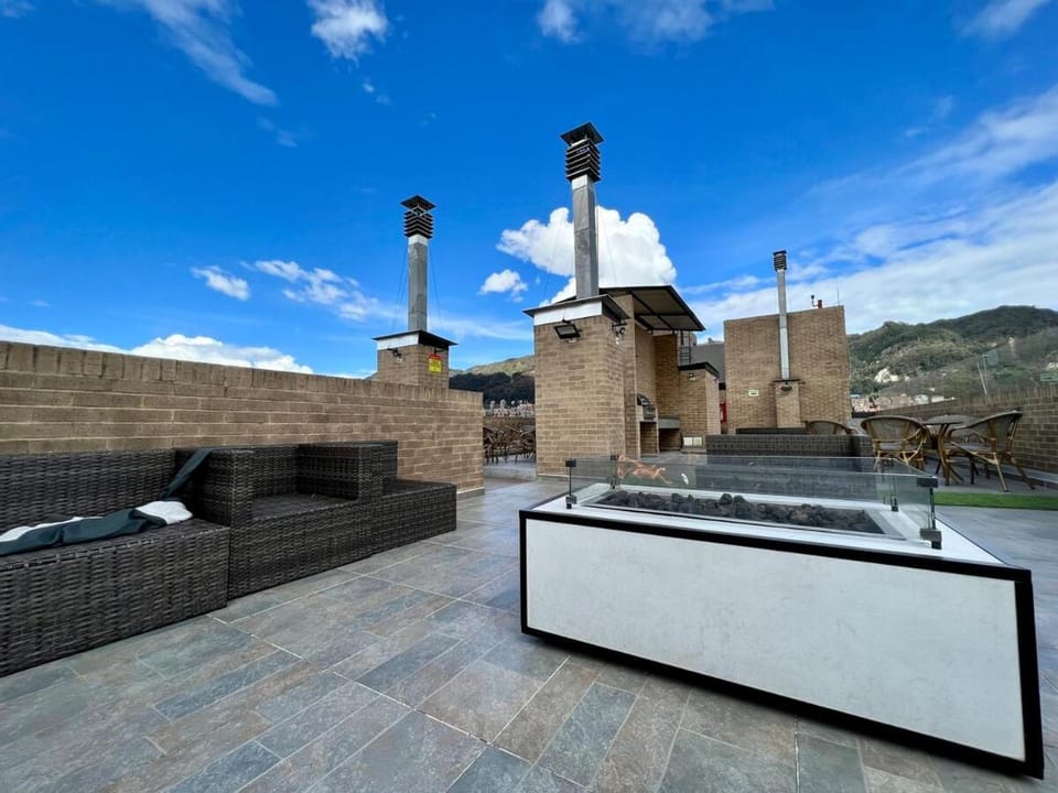 Natural landscape, BBQ facilities, Balcony/Terrace, Mountain view