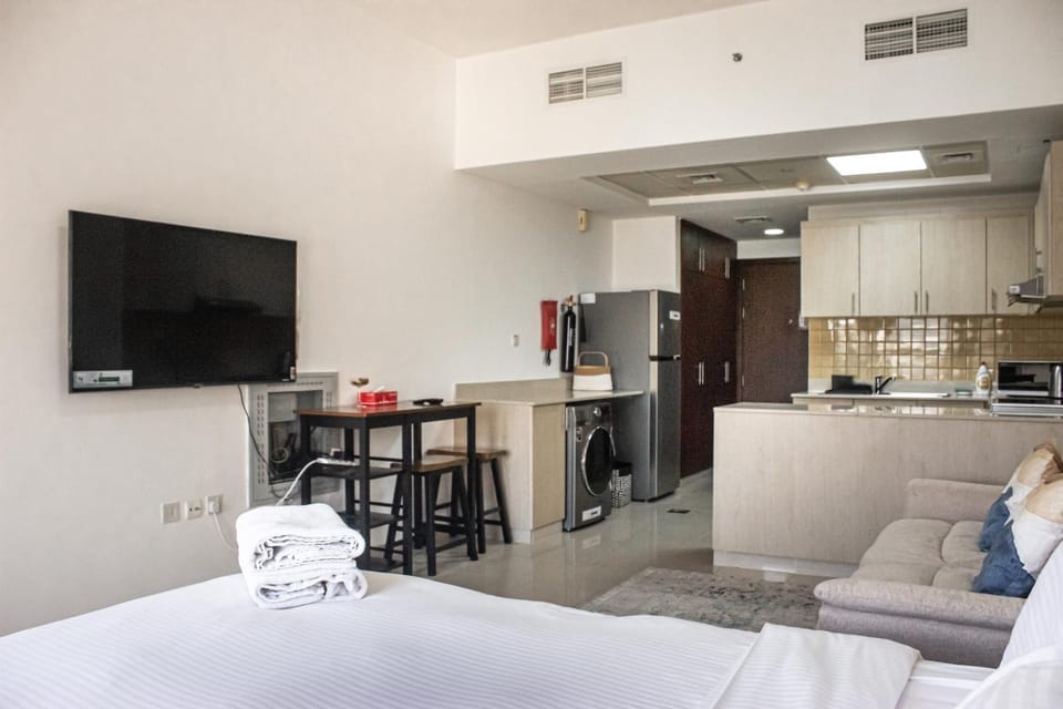 Charming Pool View Studio Retreat at Bab Al Bahr Apartment in Ras al Khaimah