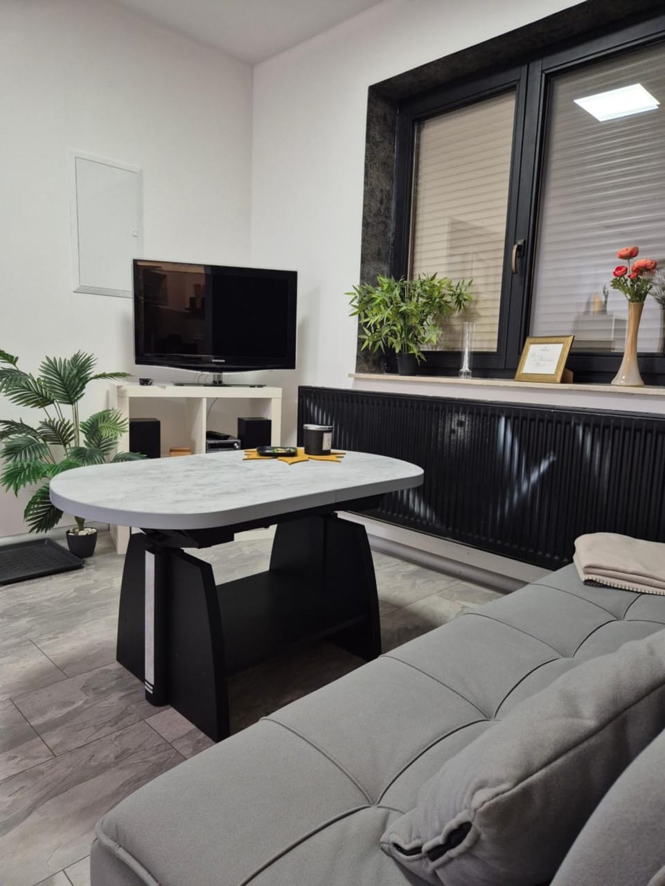 TV and multimedia, Living room, Seating area, Evening entertainment