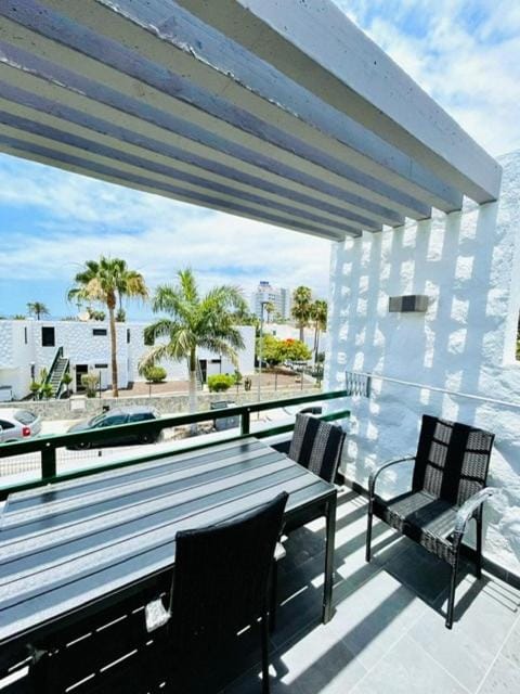 Waves and Relax in Apartamerica Apartment in Playa de las Americas