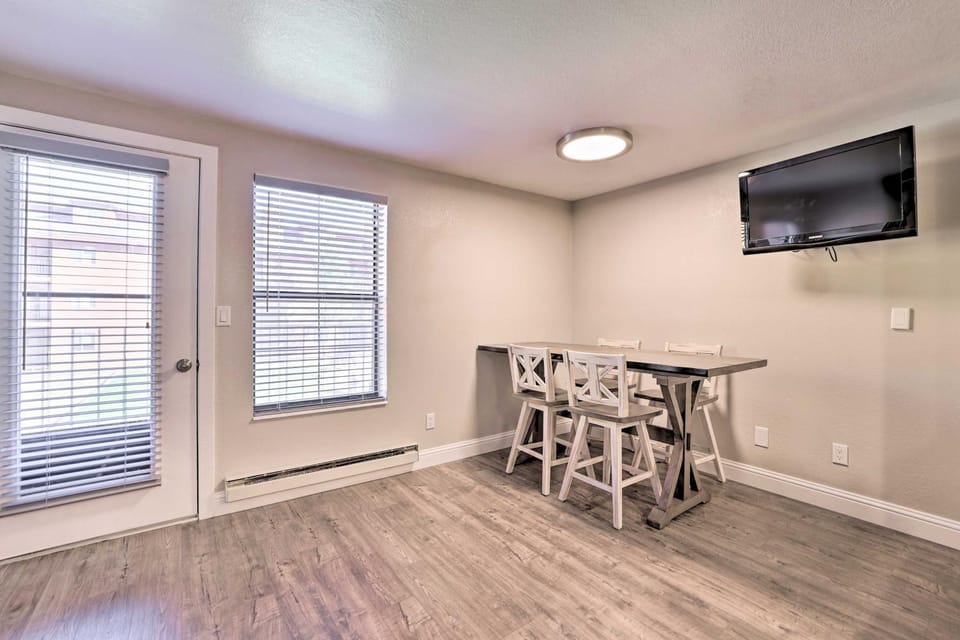 Walk to Brian Head Resort: Cozy Studio w/ Balcony Apartment in Brian Head