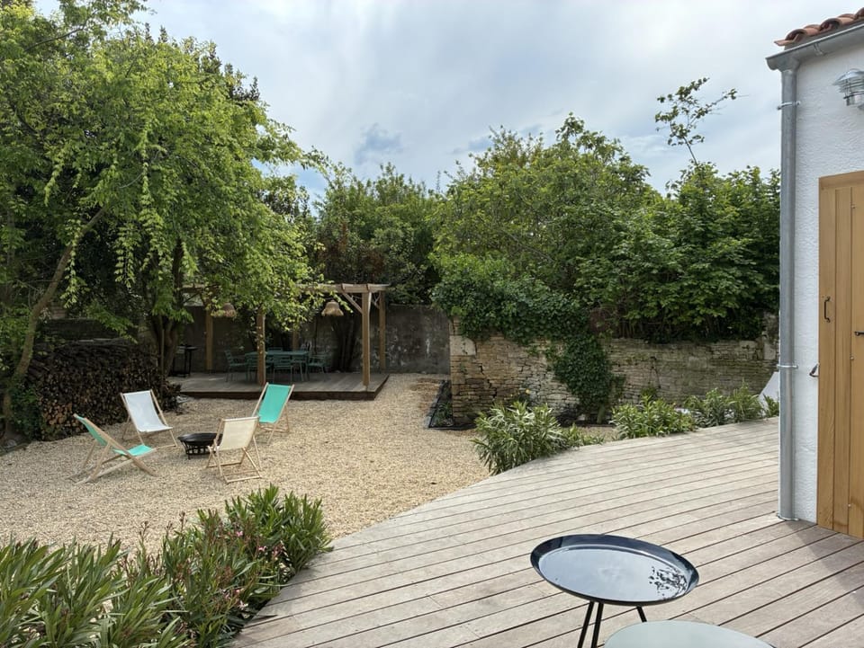 Patio, Spring, Day, Garden, Garden view, sunbed