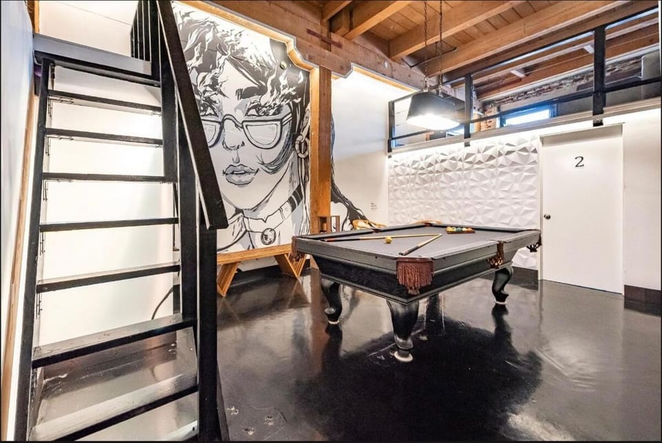 Arts District DTLA-Artist Loft With Free Parking and Pooltable Apartment in Los Angeles