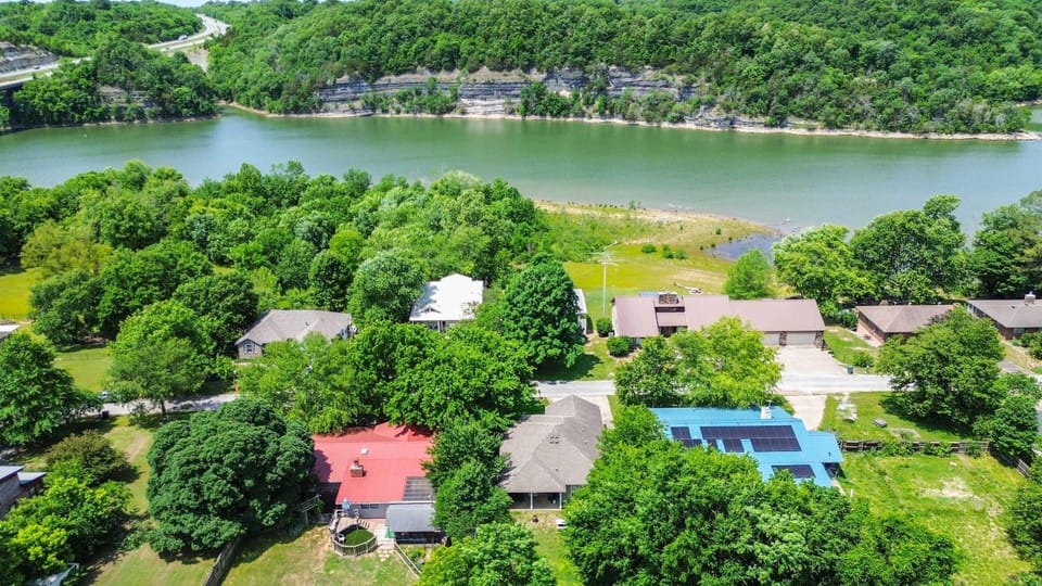 Lakeside Getaway - Next to Beaver Lake House in Arkansas