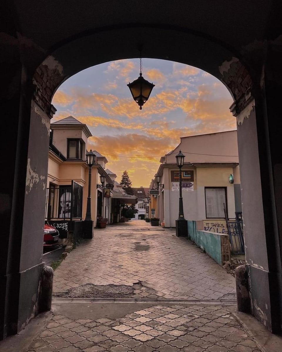 Neighbourhood, Street view