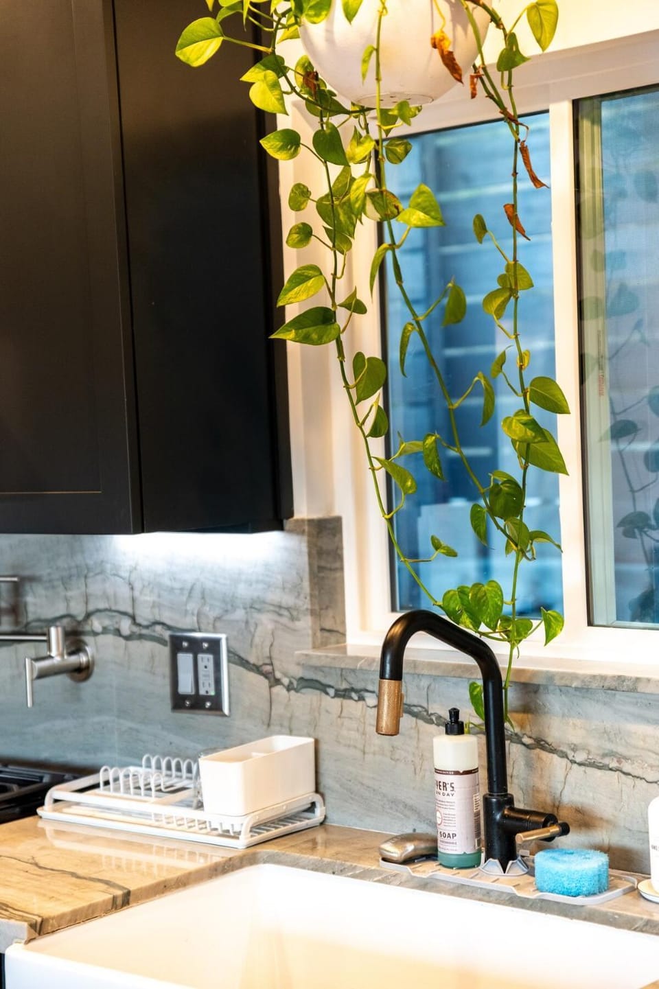 Hidden Oasis 3 bedroom 2 bathroom Home With large backyard and Views Near DTLA House in Eagle Rock