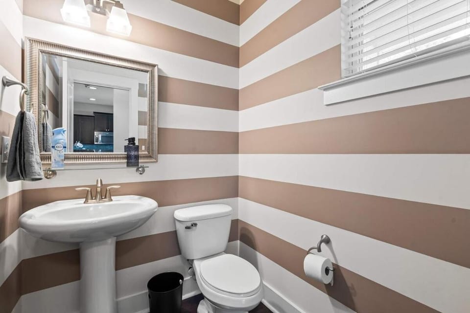 Modern Upscale Farmhouse- in Uptown CLT! Apartment in Charlotte