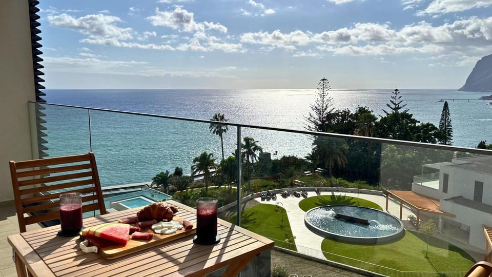 Natural landscape, View (from property/room), Balcony/Terrace, Seating area, Dining area, Garden view, Mountain view, Pool view, Sea view, Swimming pool