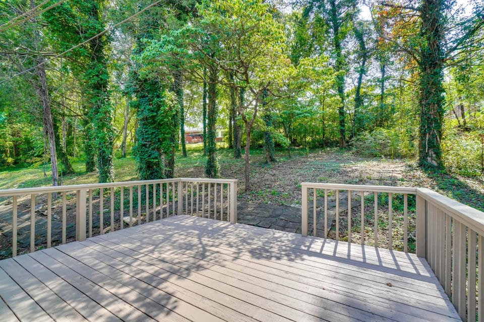 1 Mi to Dtwn: Quiet Retreat w/ Yard in Clinton House in Tennessee