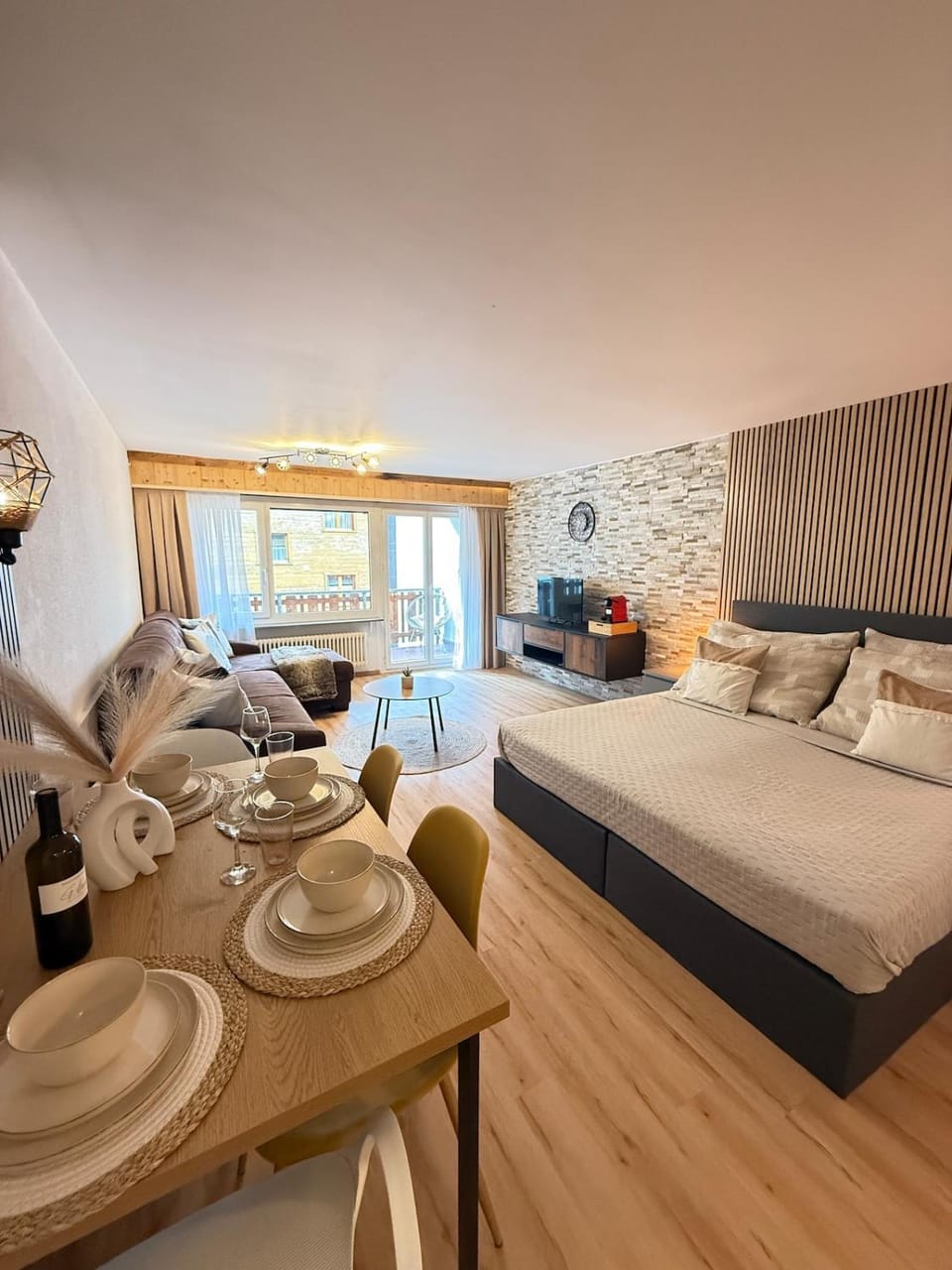 Bed, Living room, Seating area, Dining area