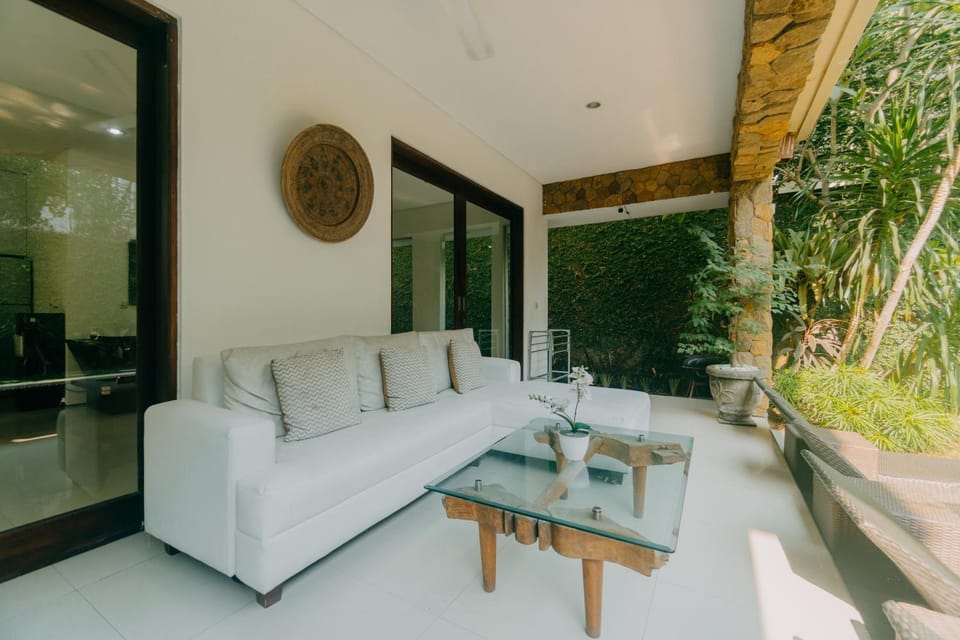 Day, Garden, View (from property/room), Balcony/Terrace, Living room, Seating area, Garden view