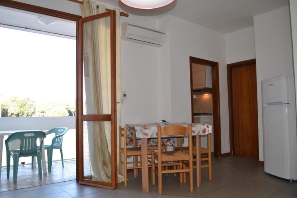 Dining area, air conditioner