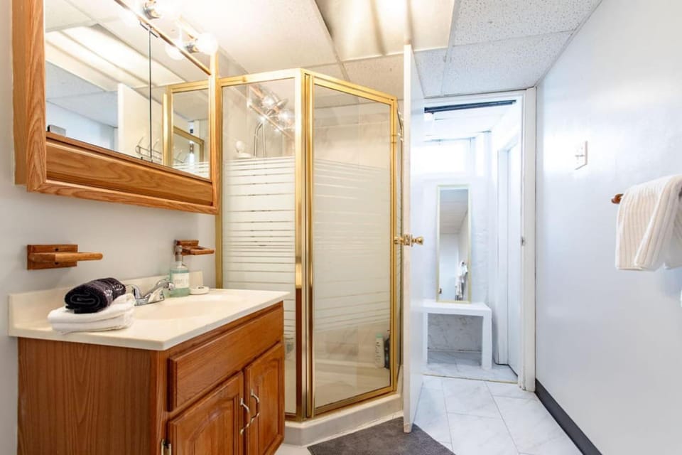 Spacious Studio w Million Dollar City Views Apartment in Pittsburgh