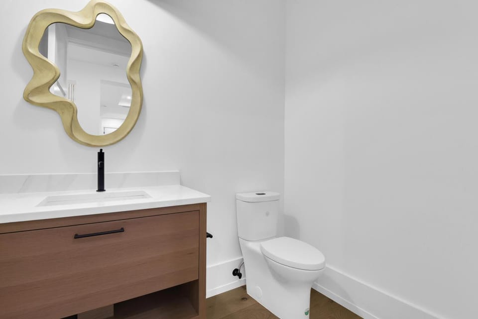 The Mark 208 I Modern Luxury Awaits House in Naples