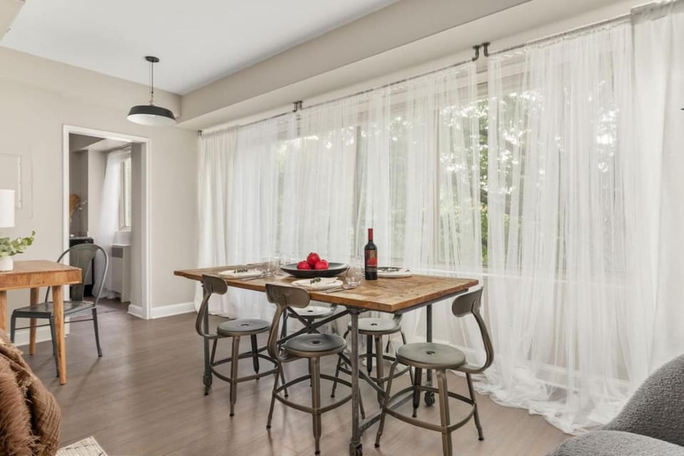 The Morgan - 2BR King Suite with Free Parking, Gym & Lounge Apartment in Arlington