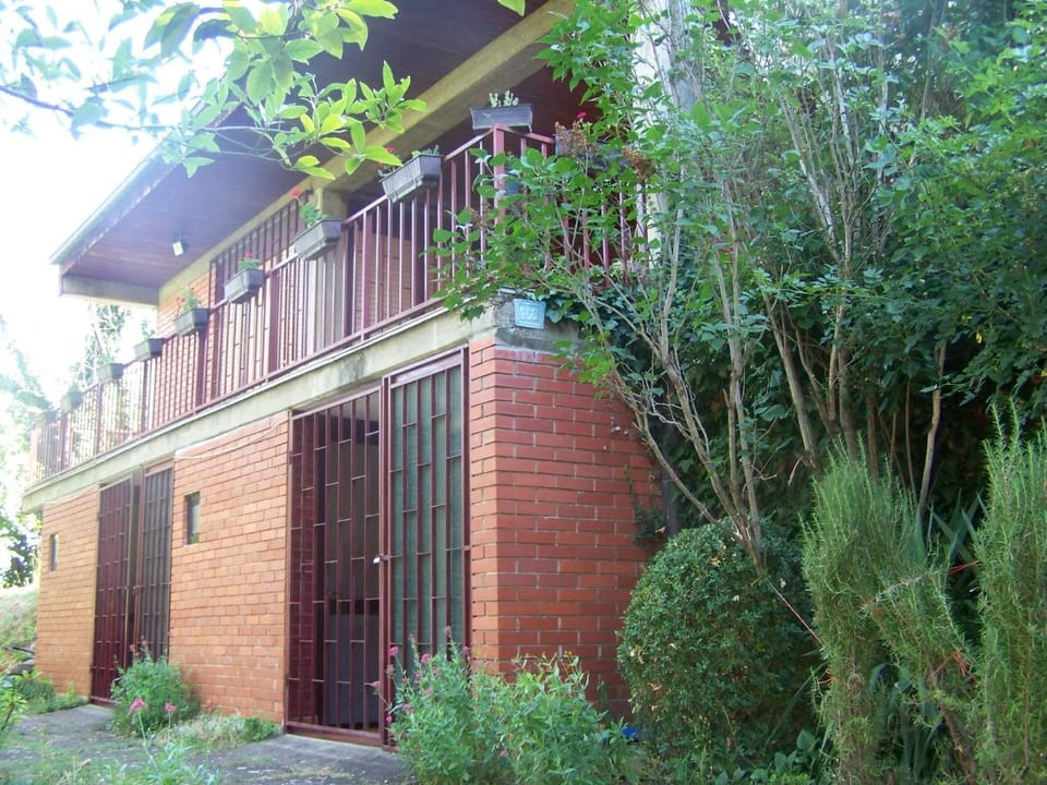 Property building, Facade/entrance, Day