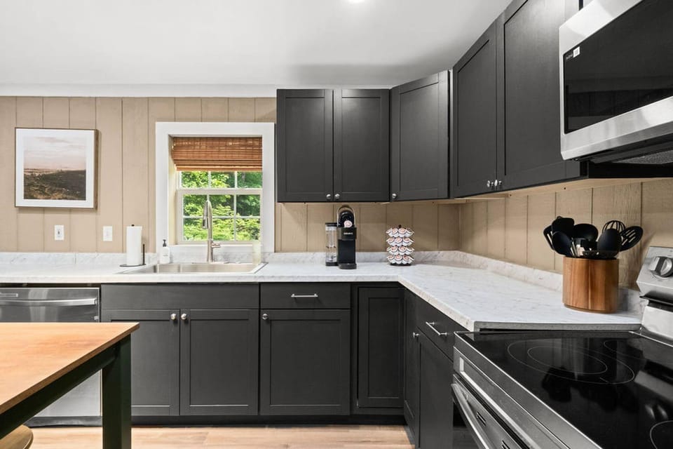 Kitchen or kitchenette, Dining area, group of guests, kitchen