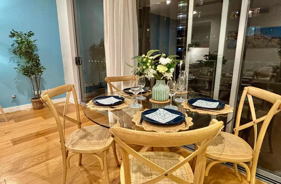 Upscale 1BR next Bondi Westfield & Trains with secure parking Apartment in Sydney