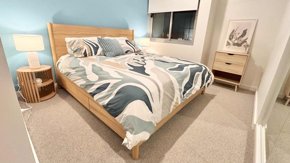 Upscale 1BR next Bondi Westfield & Trains with secure parking Apartment in Sydney