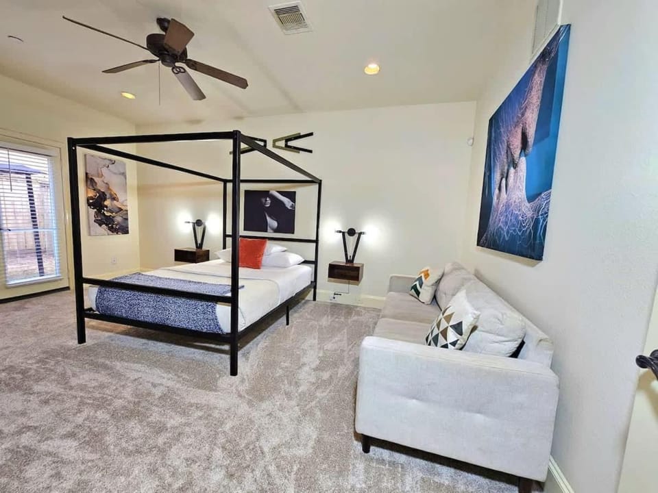 Bright & Stylish Galleria Stay Sleeps 8 House in Houston