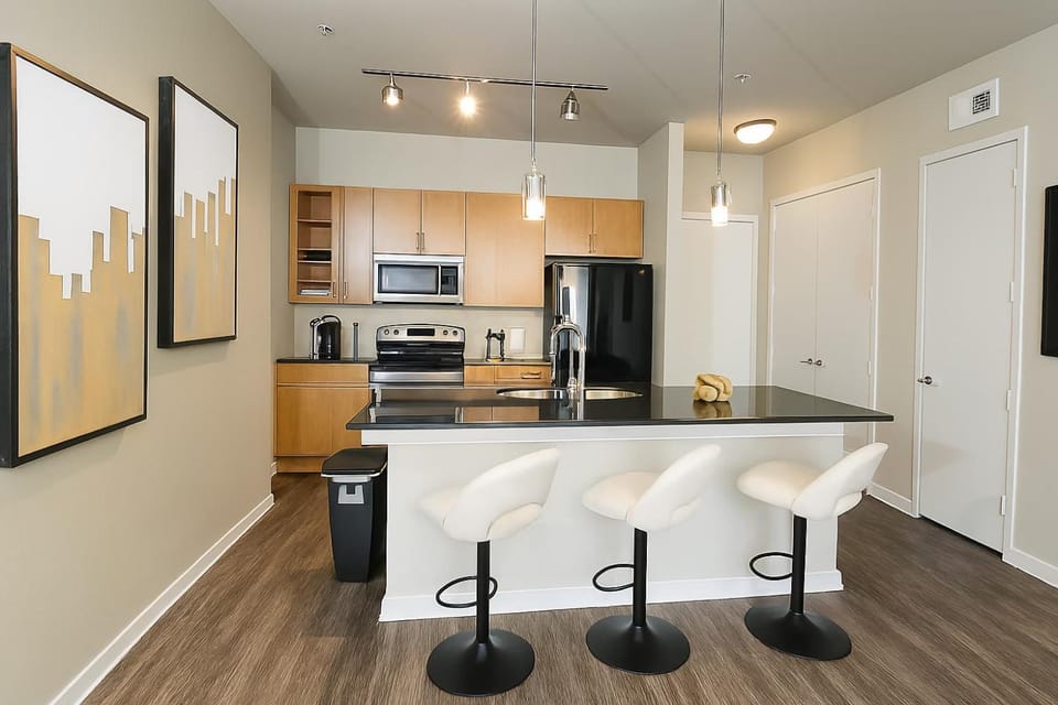 Poolside Comfort 2BR Galleria Stay AND Garage House in Houston