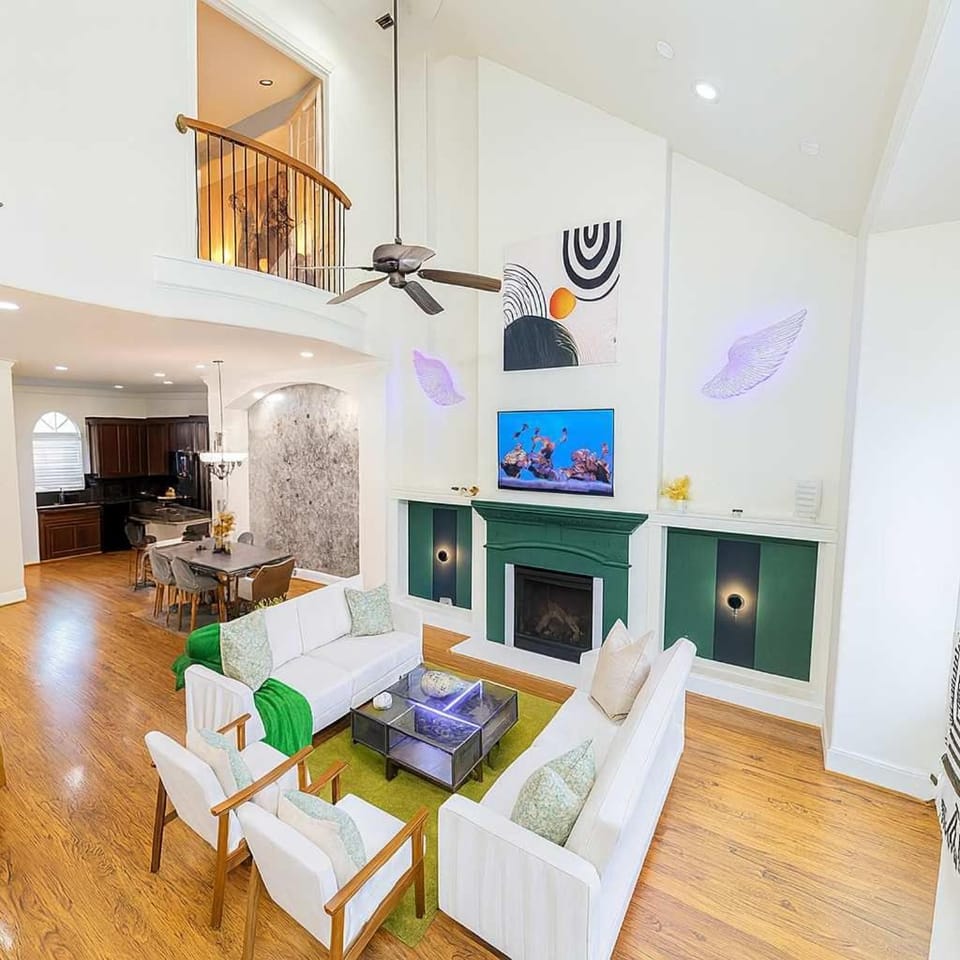 Galleria Getaway Private Pool Sleeps Up to 10 House in Houston