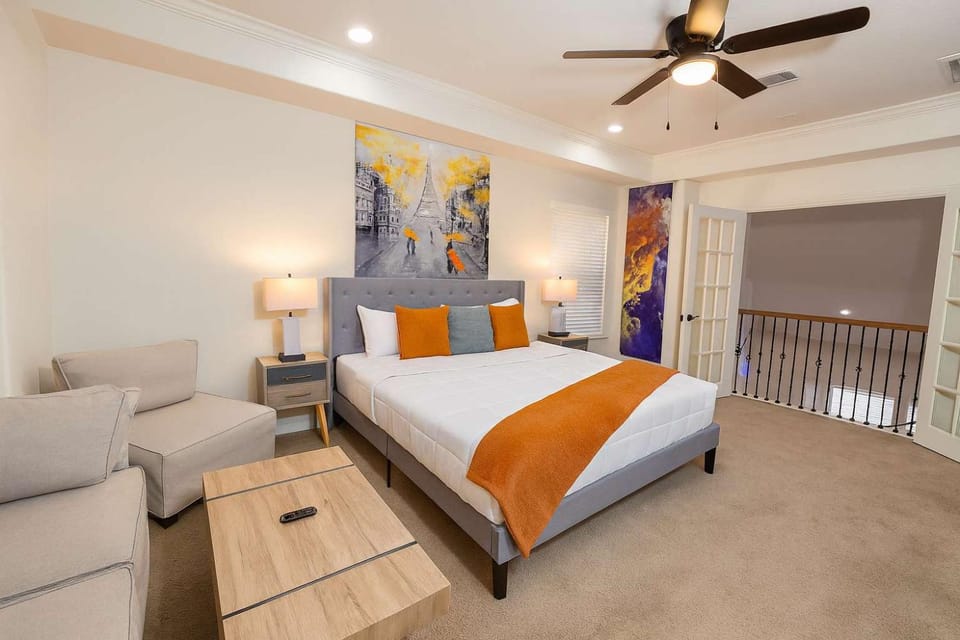 Galleria Getaway Private Pool Sleeps Up to 10 House in Houston
