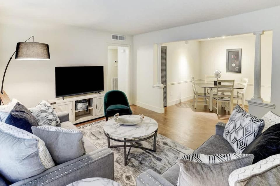 Galleria Gem Spring Perks Pool Access Unit 107 Apartment in Houston