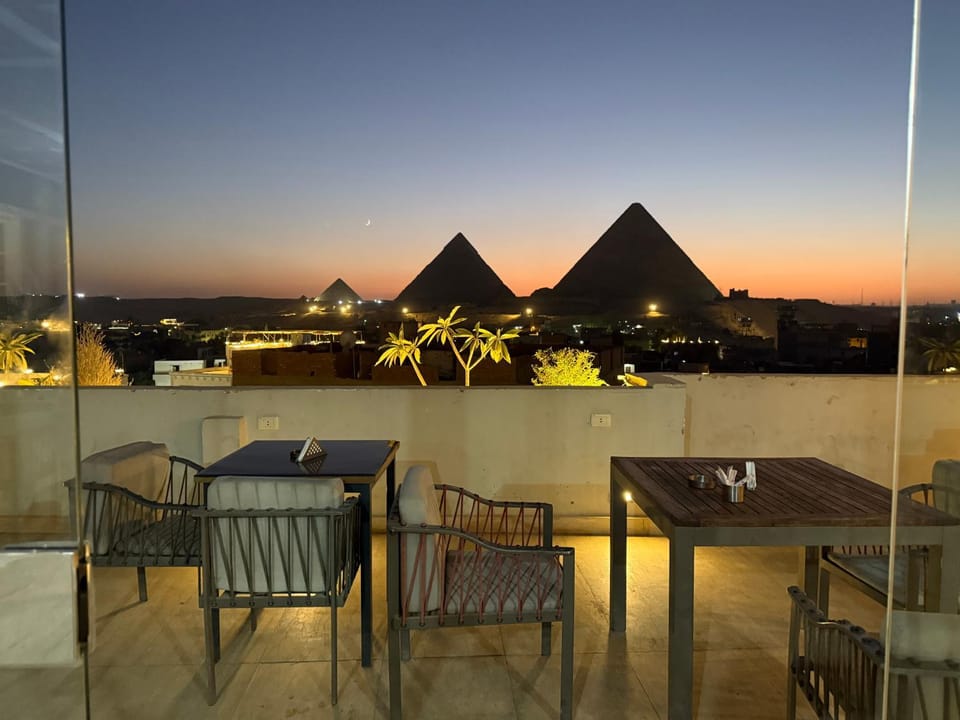 Nearby landmark, Restaurant/places to eat, Night, View (from property/room), Landmark view
