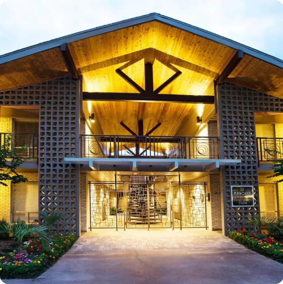 Spring Deals Walk to Galleria Holiday Ready Unit 108 Apartment in Harris County