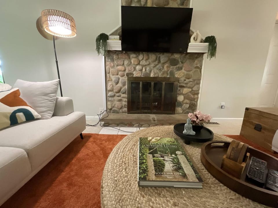TV and multimedia, Living room, fireplace