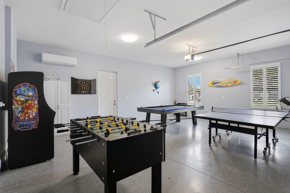 Modern 3BR Retreat Heated Pool & Large Game Room House in Palm Coast