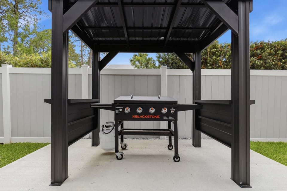 Modern 3BR Retreat Heated Pool & Large Game Room House in Palm Coast