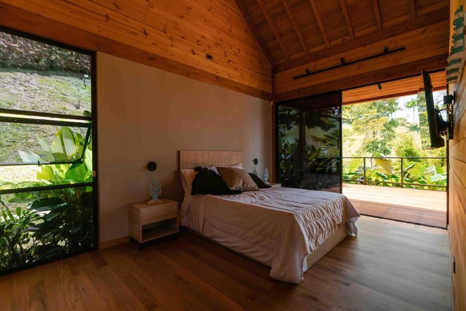 Sienna Casa del Lago Villa in Antioquia