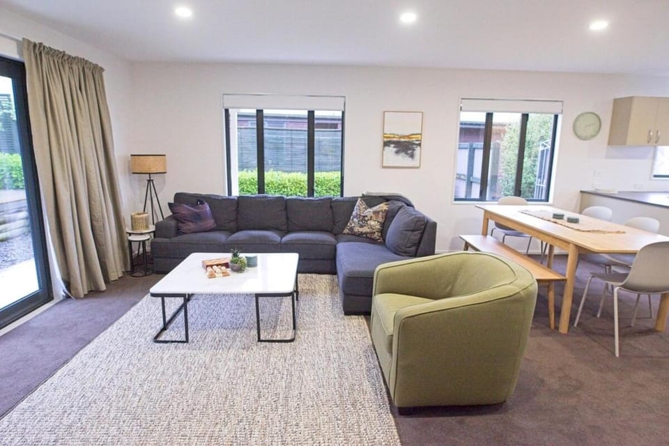 28 St James Avenue House in Hanmer Springs