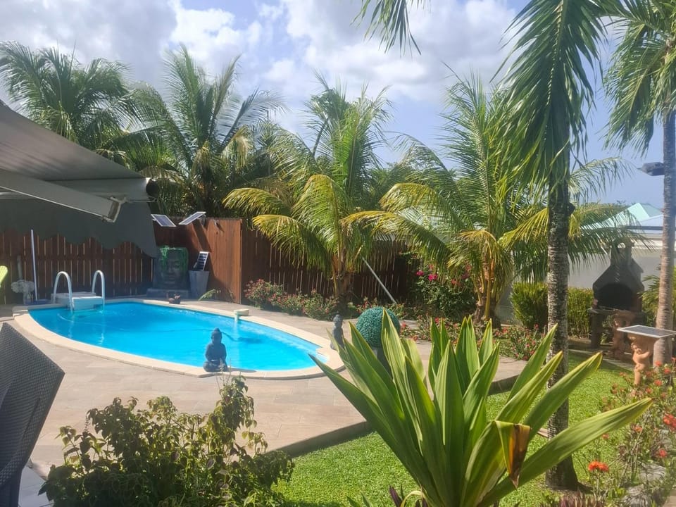 Day, Garden, Pool view