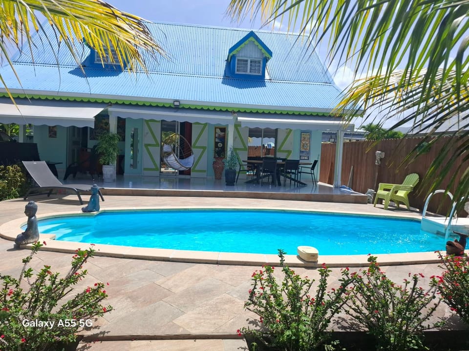 Pool view, Swimming pool, sunbed