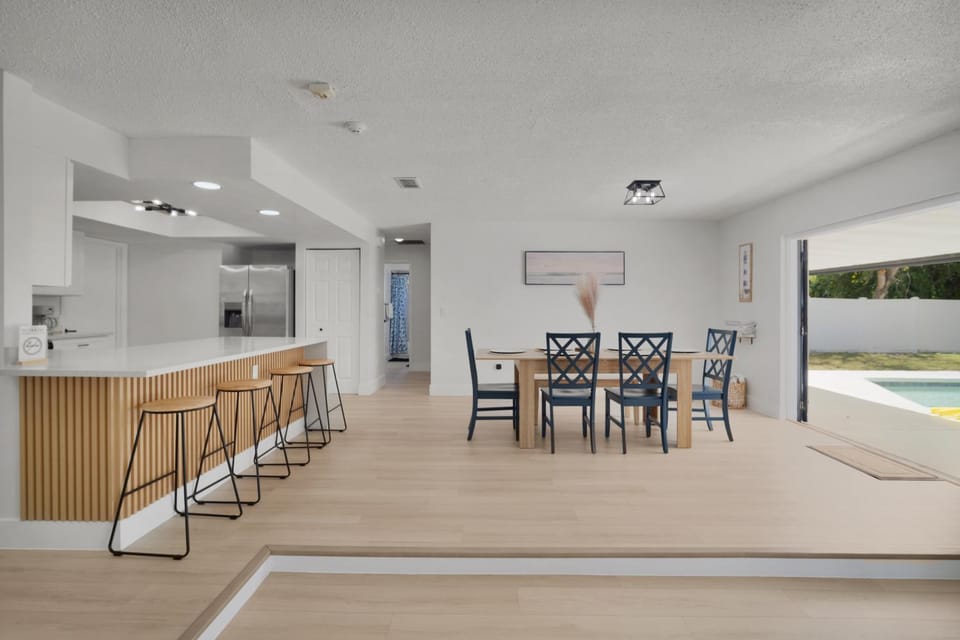 Seating area, Dining area
