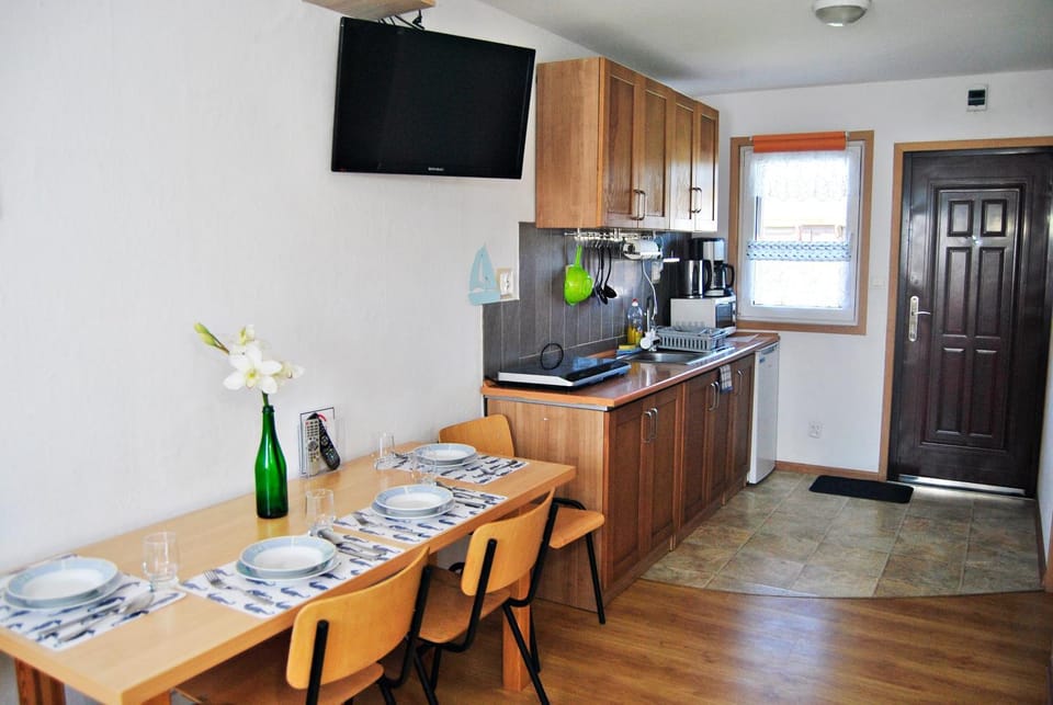 TV and multimedia, Coffee/tea facilities, Kitchen or kitchenette, Dining area, minibar, pet friendly, stove